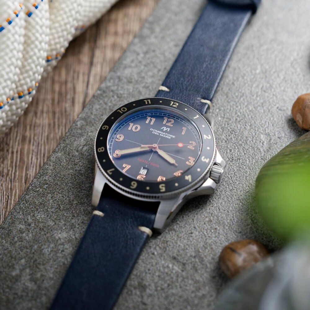 Bandiera Smoke Grey A refined Italian spirit meets modern versatility.